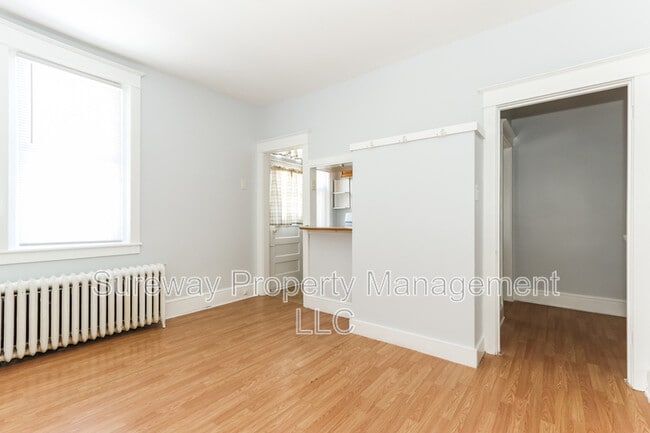 Building Photo - 139 E Plumstead Ave