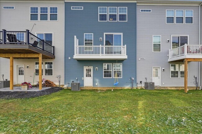 Foto del edificio - Beautifully UPDATE Townhome FOR LEASE