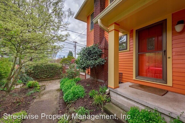 Building Photo - 2 br, 1 bath House - 2723 NE Schuyler St