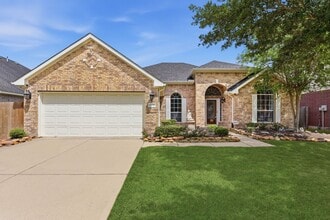 Building Photo - 15110 Greenhaven Lake Ln