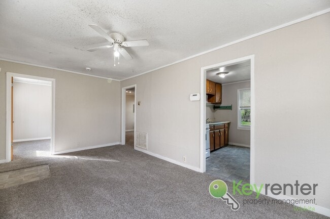 Foto del edificio - 4301 E Whitney Ln