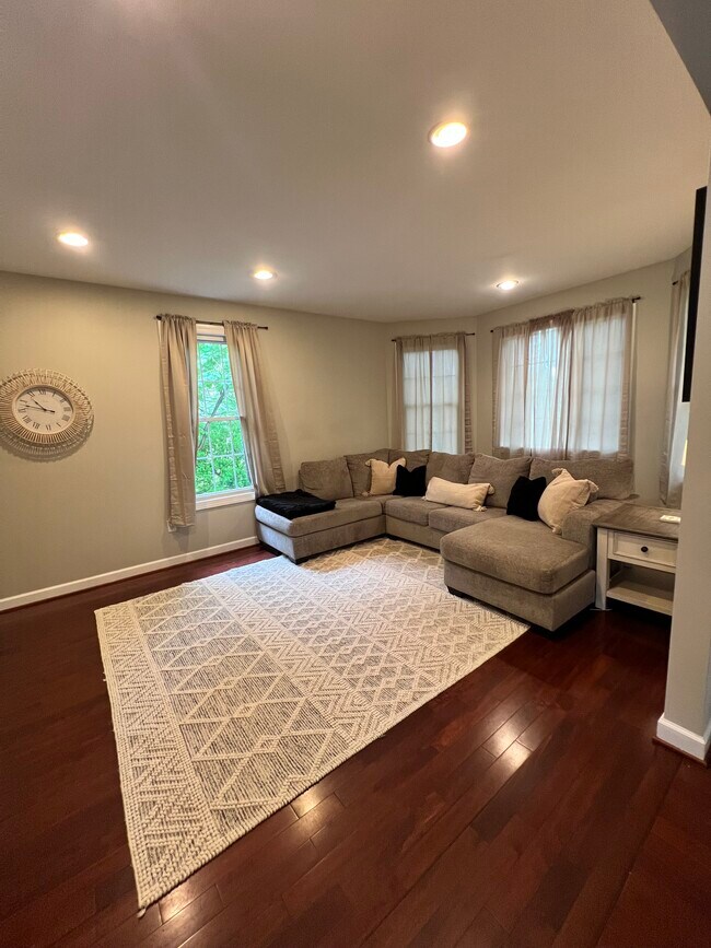 Building Photo - 6344 Parramore Dr