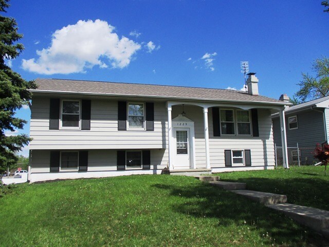Foto principal - 1229 Sandburg Dr