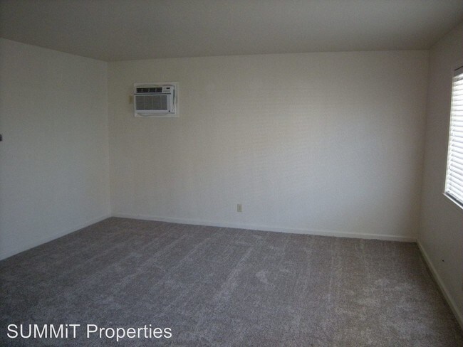 Building Photo - 401 Solano St