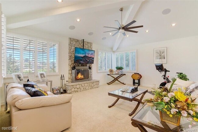Building Photo - 5 br, 5 bath House - 24923 Lorena Dr