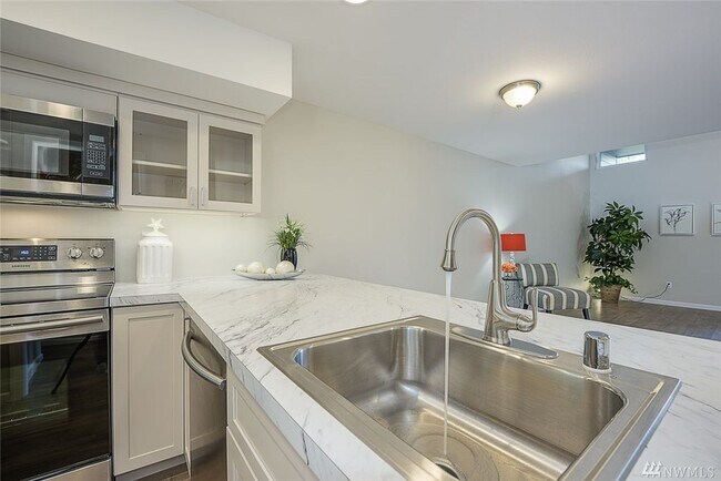 Cocina - 6818 137th Ave NE WA
