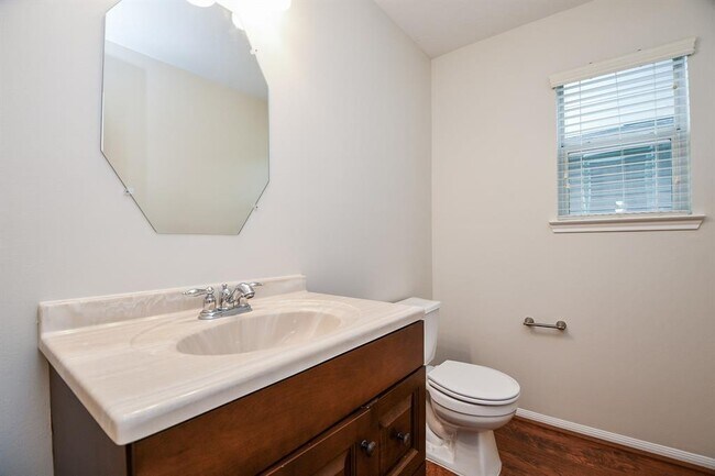 Foto del edificio - 1115 Eden Park Ln