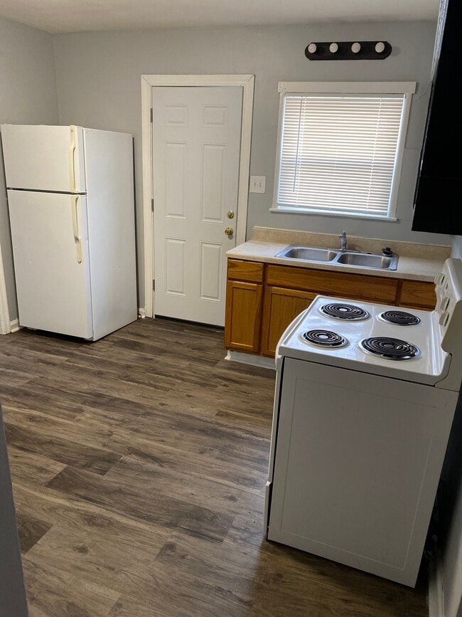 2043 Glenridge Dr, Indianapolis, IN 46218 House Rental in