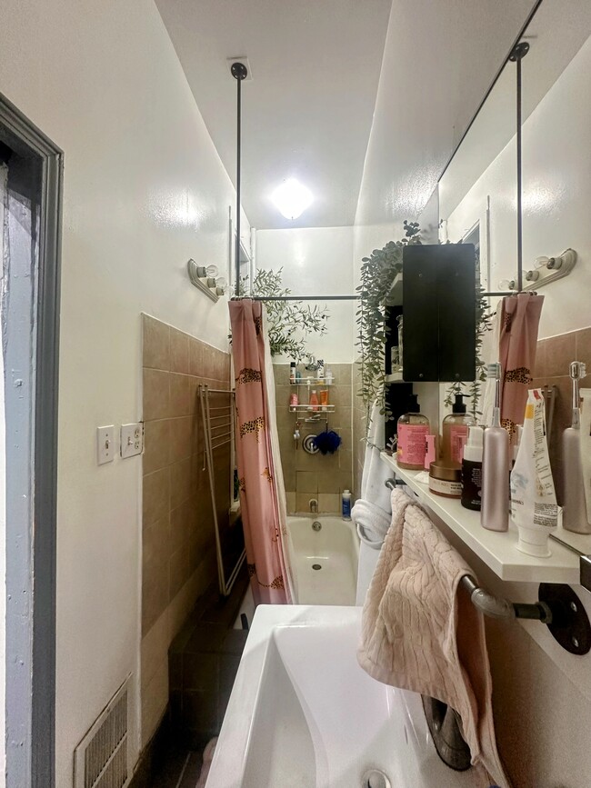 Bathroom - 1901 S Allport St
