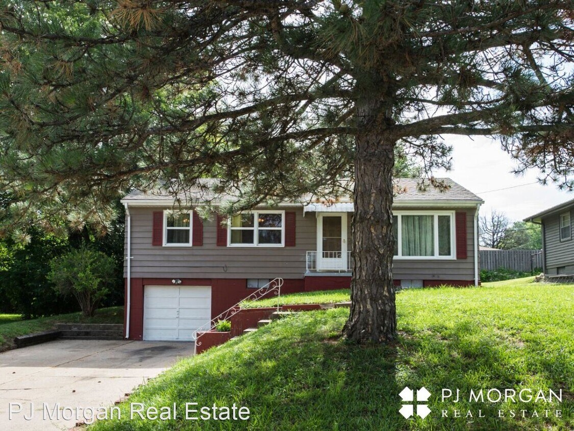 3 br, 2 bath House 5315 N 48th Avenue House Rental in Omaha, NE