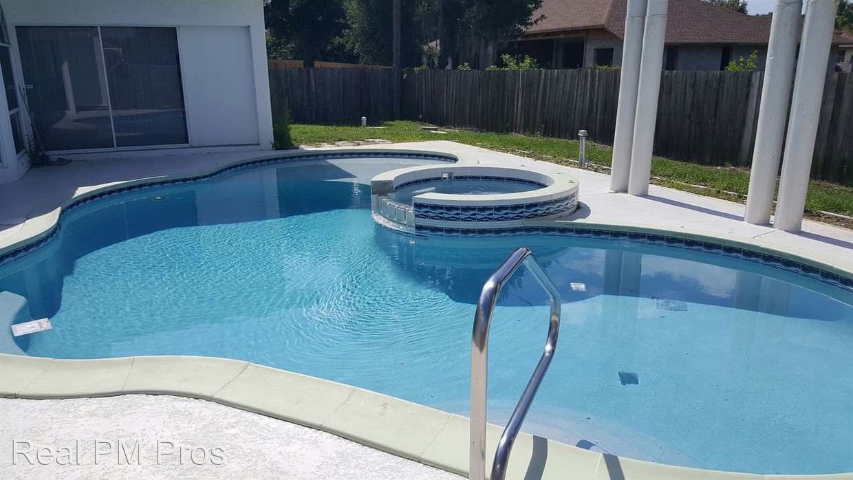 Foto principal - 22309 Peachland Blvd