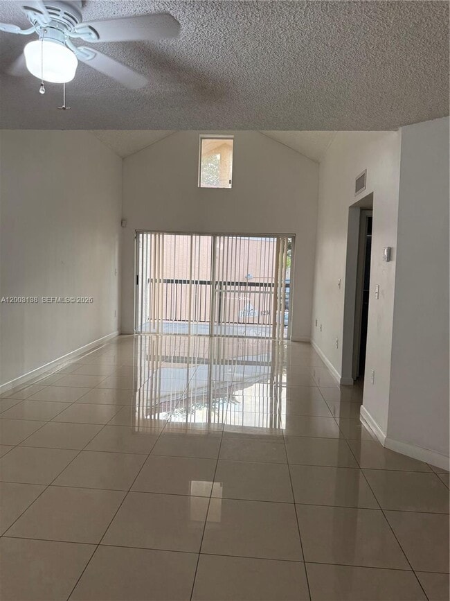 Foto del edificio - 6284 NW 186th St