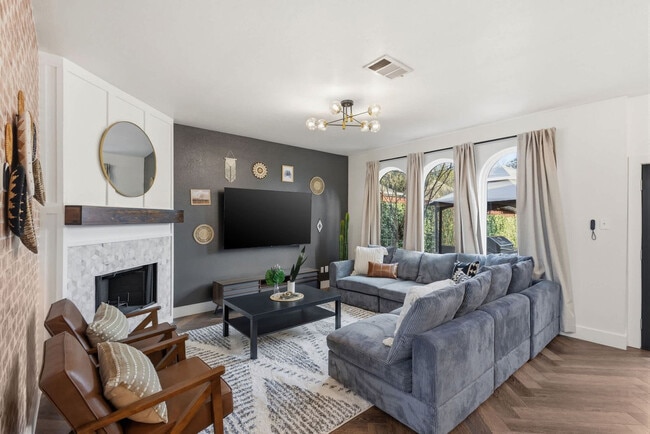 Foto del edificio - 3508 Misty Meadow Dr