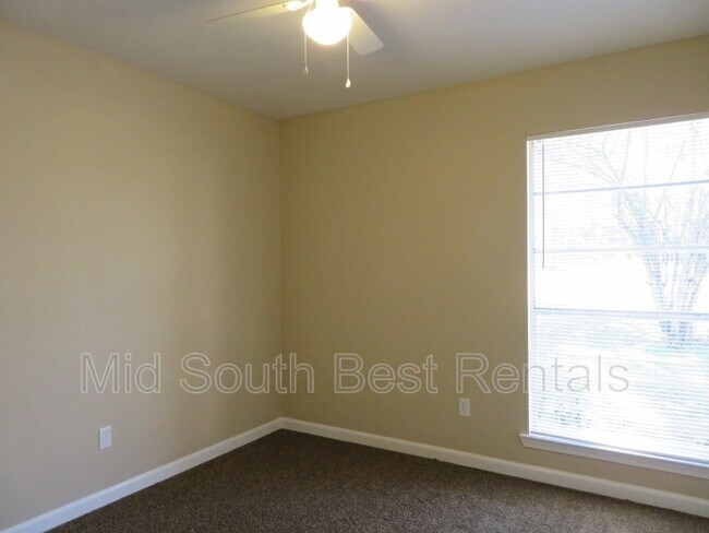 Building Photo - 476 Fernhill Cove