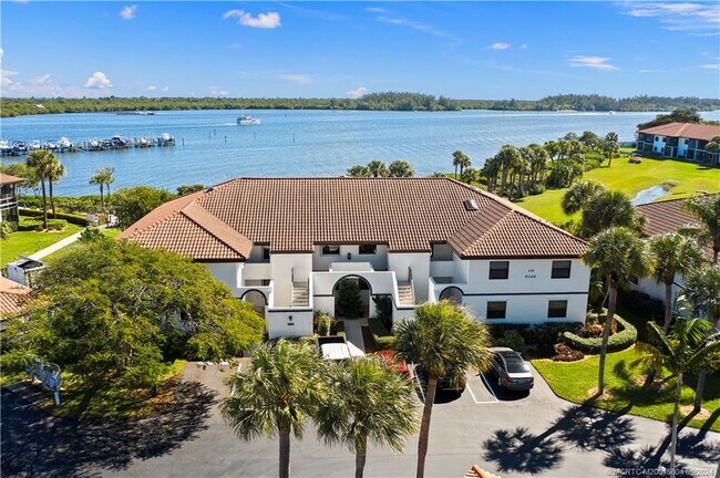 Foto del edificio - 6122 SE Landing Way