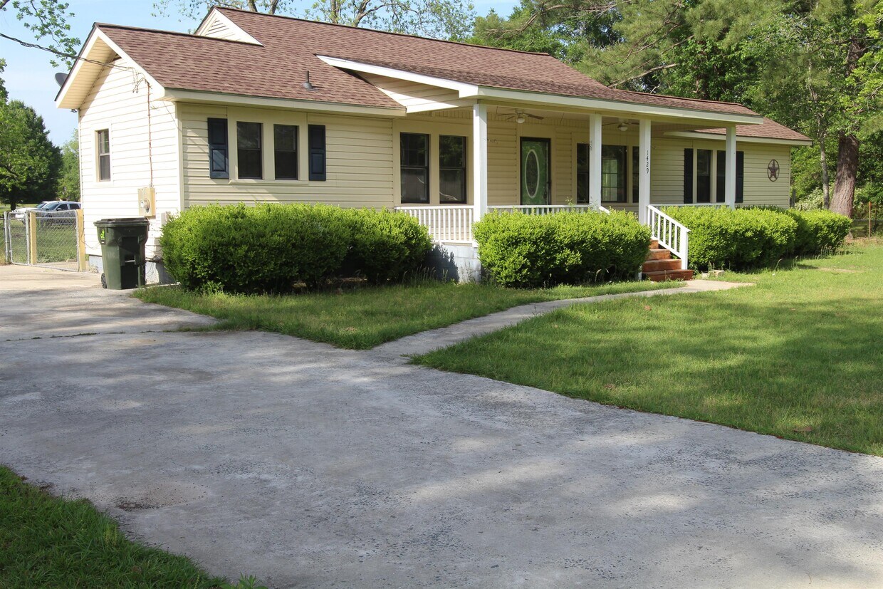 Primary Photo - 1429 Nelms Rd