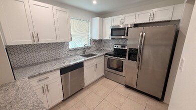 Building Photo - 1320 Miami Rd