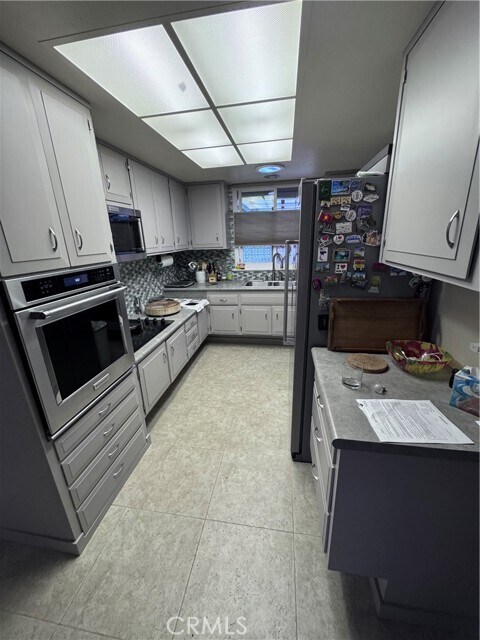 Building Photo - 544 Via Estrada