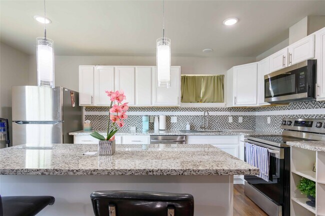 Building Photo - 8110 Albacore Dr