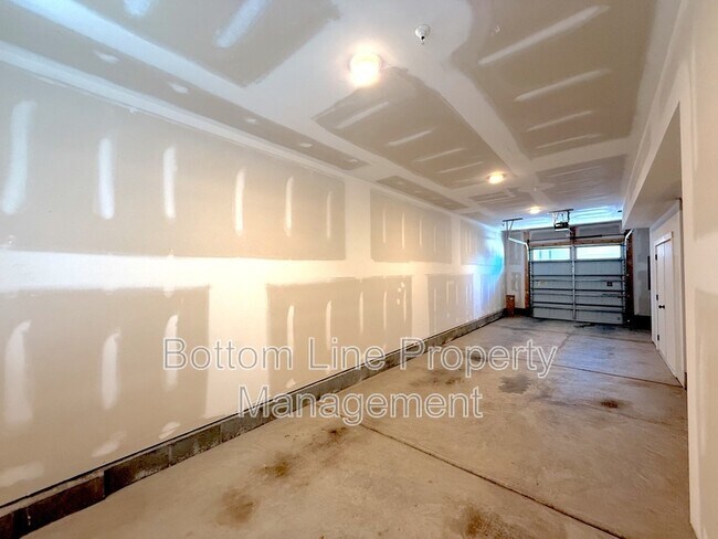 Foto del edificio - 627 W Tremont Ave