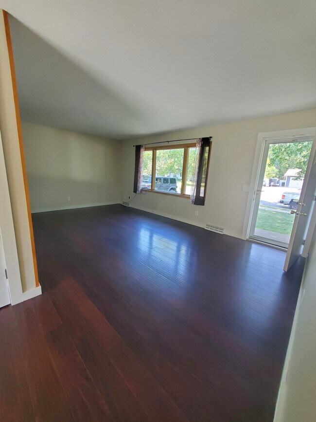 1435 Bilmar Ave, New Richmond, WI 54017 House Rental in New Richmond