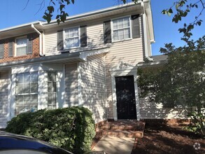 Building Photo - 2925 Carriage Row Ln