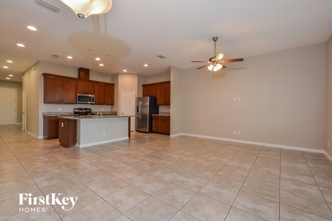 Building Photo - 824 Grand Hilltop Dr