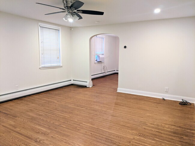 Foto del edificio - 736 E Railroad Ave
