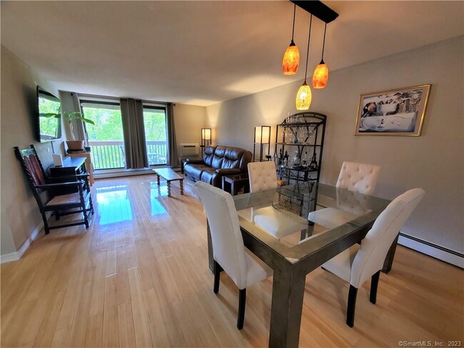 Building Photo - 1215 Cromwell Hills Dr