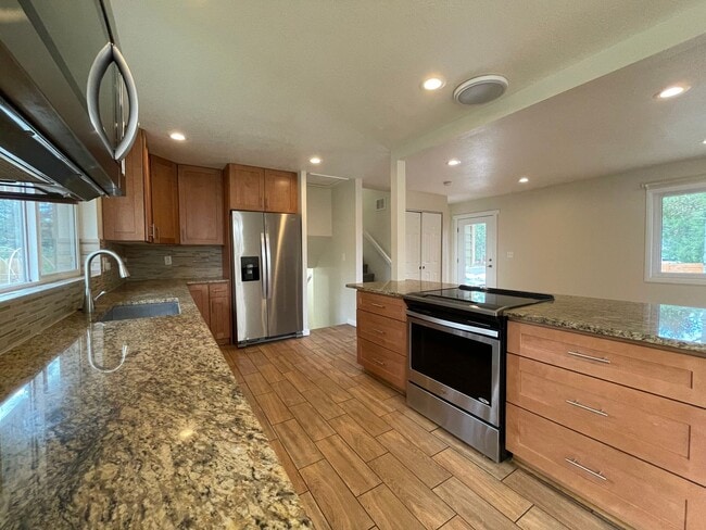 Building Photo - Newly Remodeled 6 Bed 3 Bath Martin Acre’s Home in Boulder- AVAILABLE NOW! (Short Term Lease)