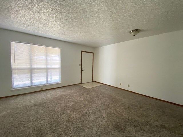 Foto principal - 2600 N Hobart St