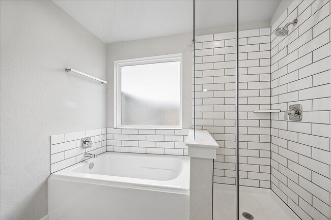 Foto del edificio - 12132 Bear River Dr