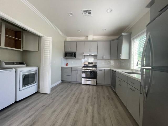 Building Photo - 2 bedroom in Oakland CA 94619
