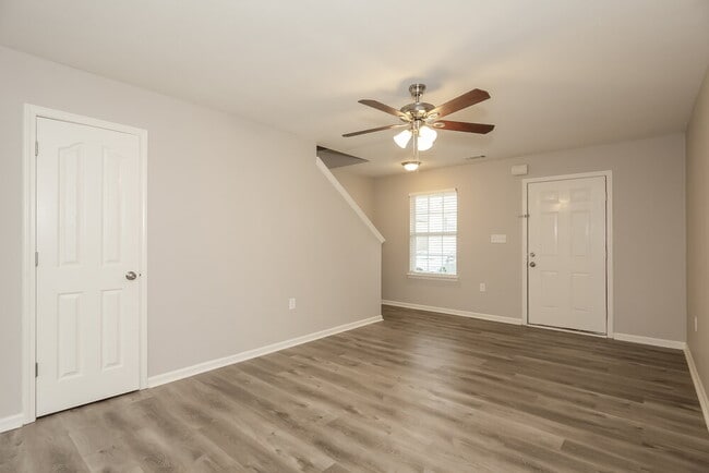 Foto del edificio - 4234 Grant Martin Dr