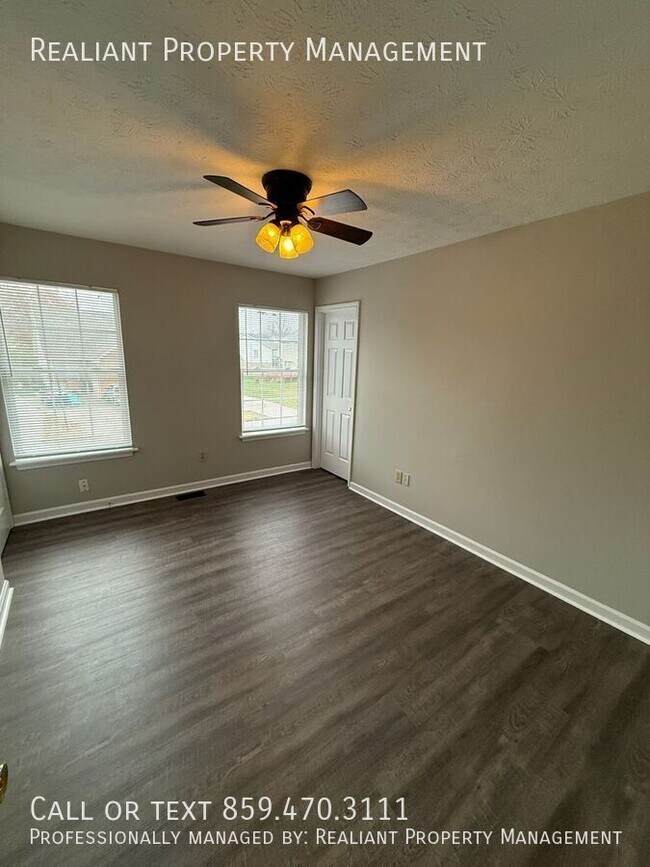 Foto del edificio - 223 Tanbark Dr