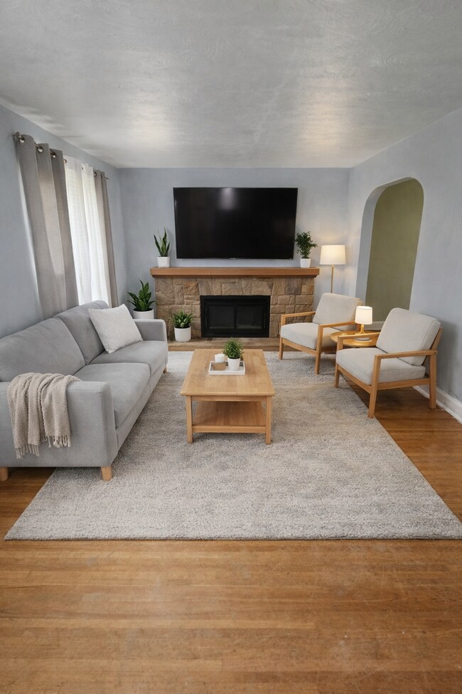 Foto del edificio - 3 Bedroom 1.5 Bath **Coming Soon**