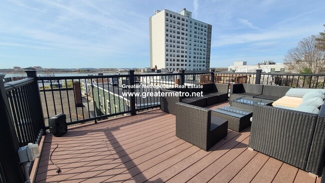 Building Photo - 21 Winfield St