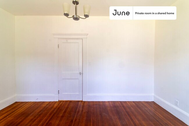 Building Photo - Room in Shared 5 bed/2 bath home