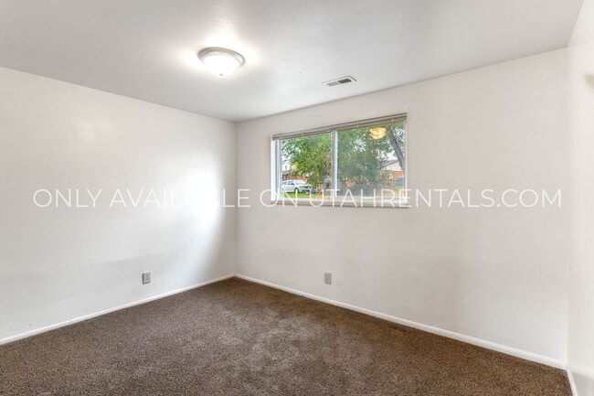 Building Photo - 1036 S Virginia Cir