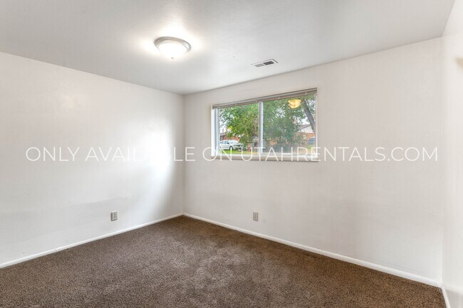 Foto del edificio - 1036 Virginia Cir