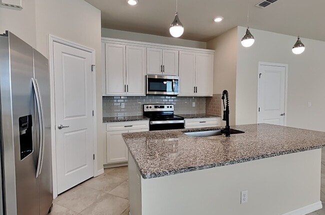 Foto del edificio - 5634 Wooden Pine Dr