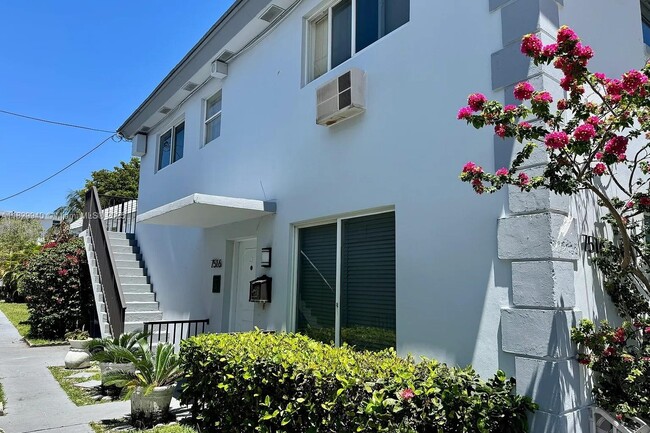 Building Photo - 7516 E Treasure Dr