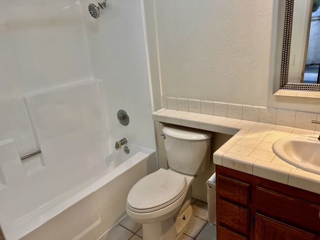 Building Photo - 2224 River Run Dr