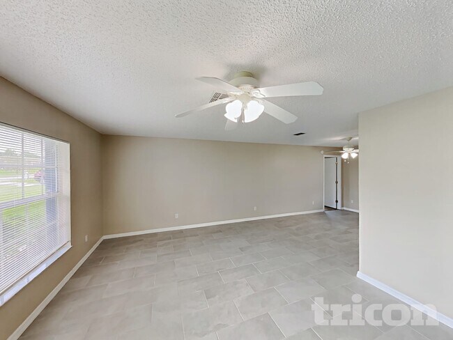 Foto del edificio - 9350 Mallard St