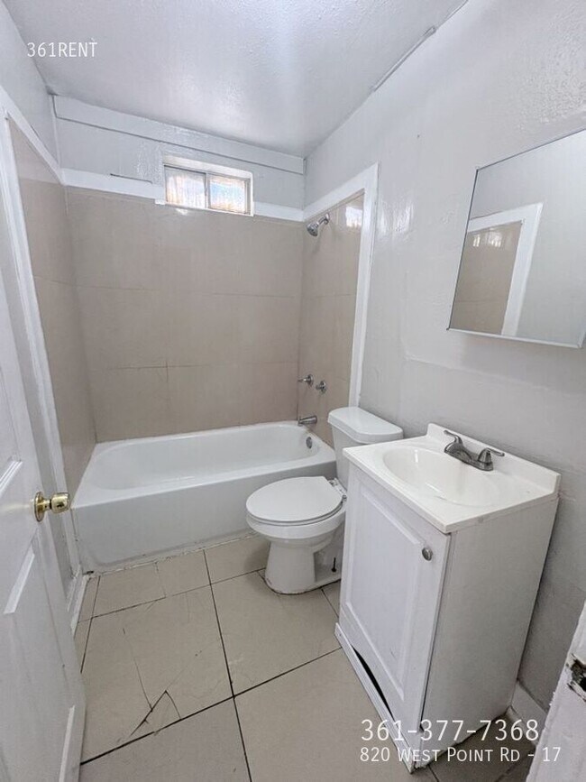 Foto del edificio - 820 W Point Rd