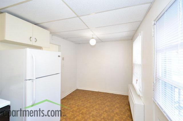 Comedor - Rockaway Gardens Apartments 135 kendall ct.