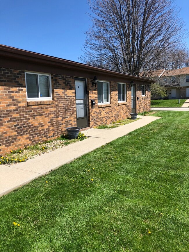 Building Photo - 1713 Rockingham Dr