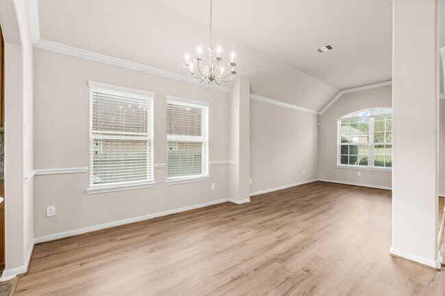 Building Photo - 13091 Skyline Dr