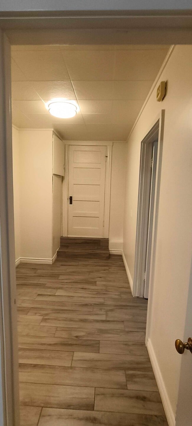 Building Photo - 701 6th Ave