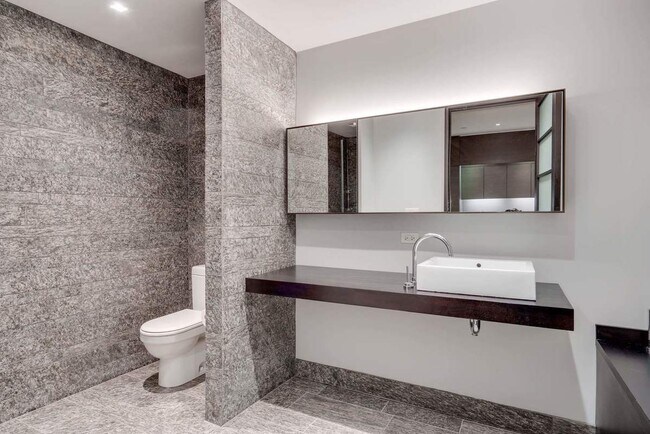 Bathroom - 20 Pine St